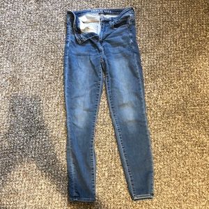 American Eagle size 6 light wash jegging